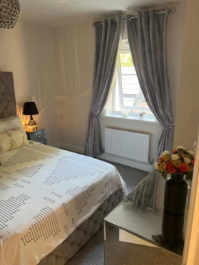 Luxury double bedroom ensuite In a family home